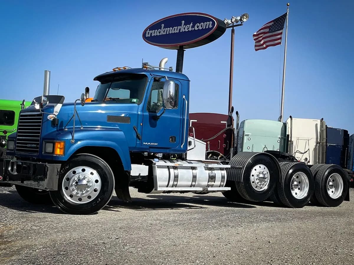 2012 Mack CHU613 TRI - Day Cab