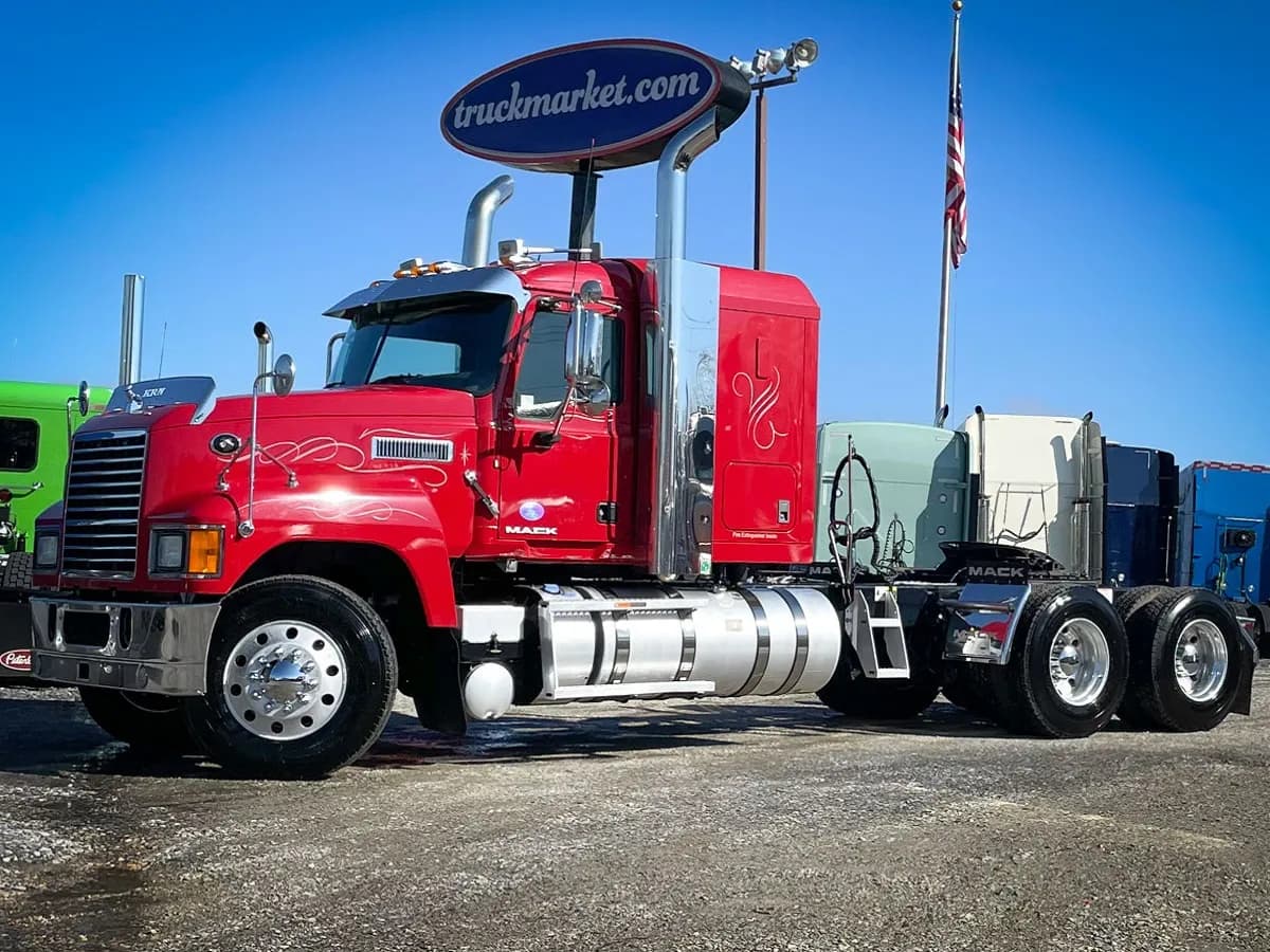 2017 Mack CHU613 - Sleeper