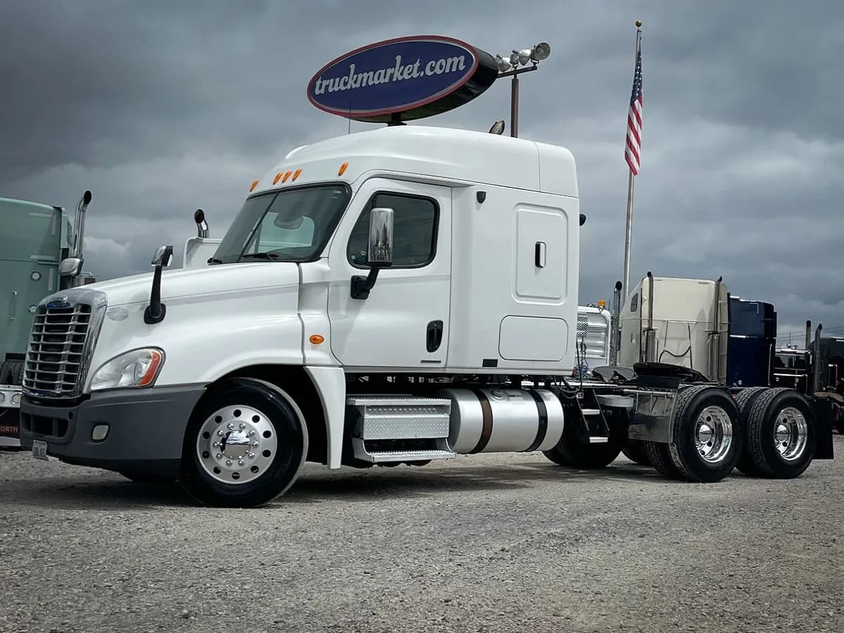 2009 Freightliner Cascadia - Sleeper
