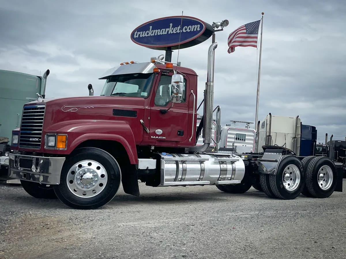 2017 Mack CH613 - Day Cab