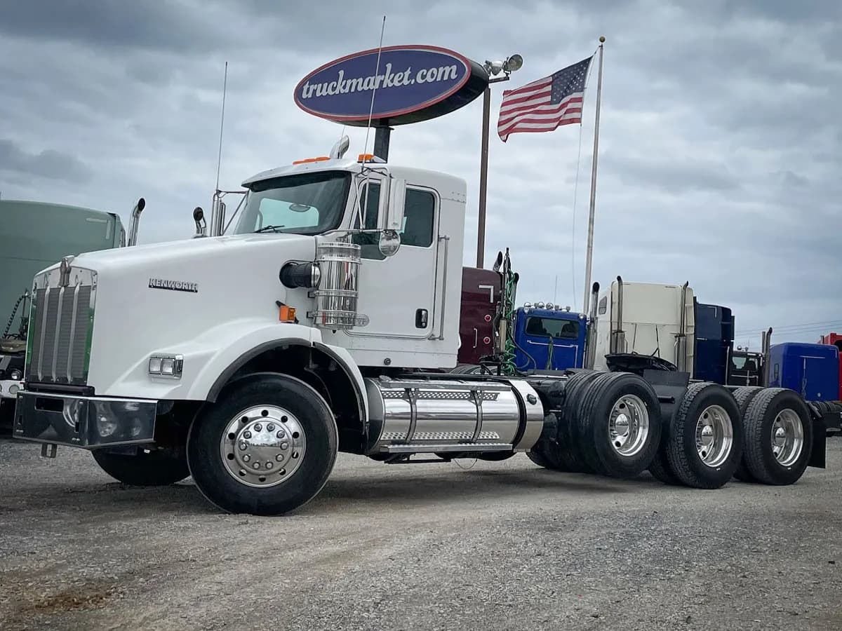 2020 Kenworth T800 TRI - Day Cab