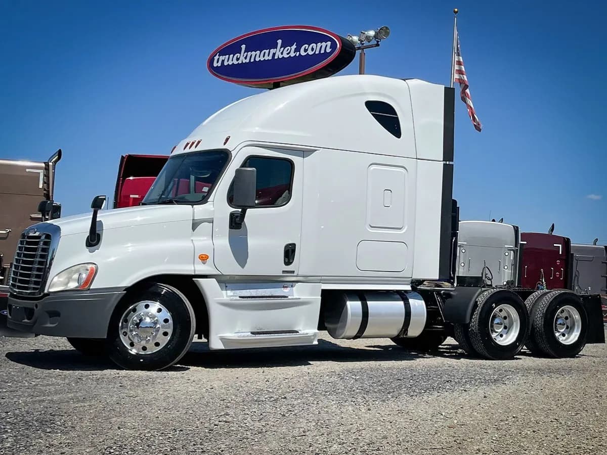 2014 Freightliner Cascadia - Sleeper