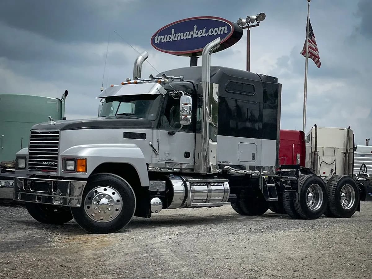 2018 Mack CHU613 - Sleeper