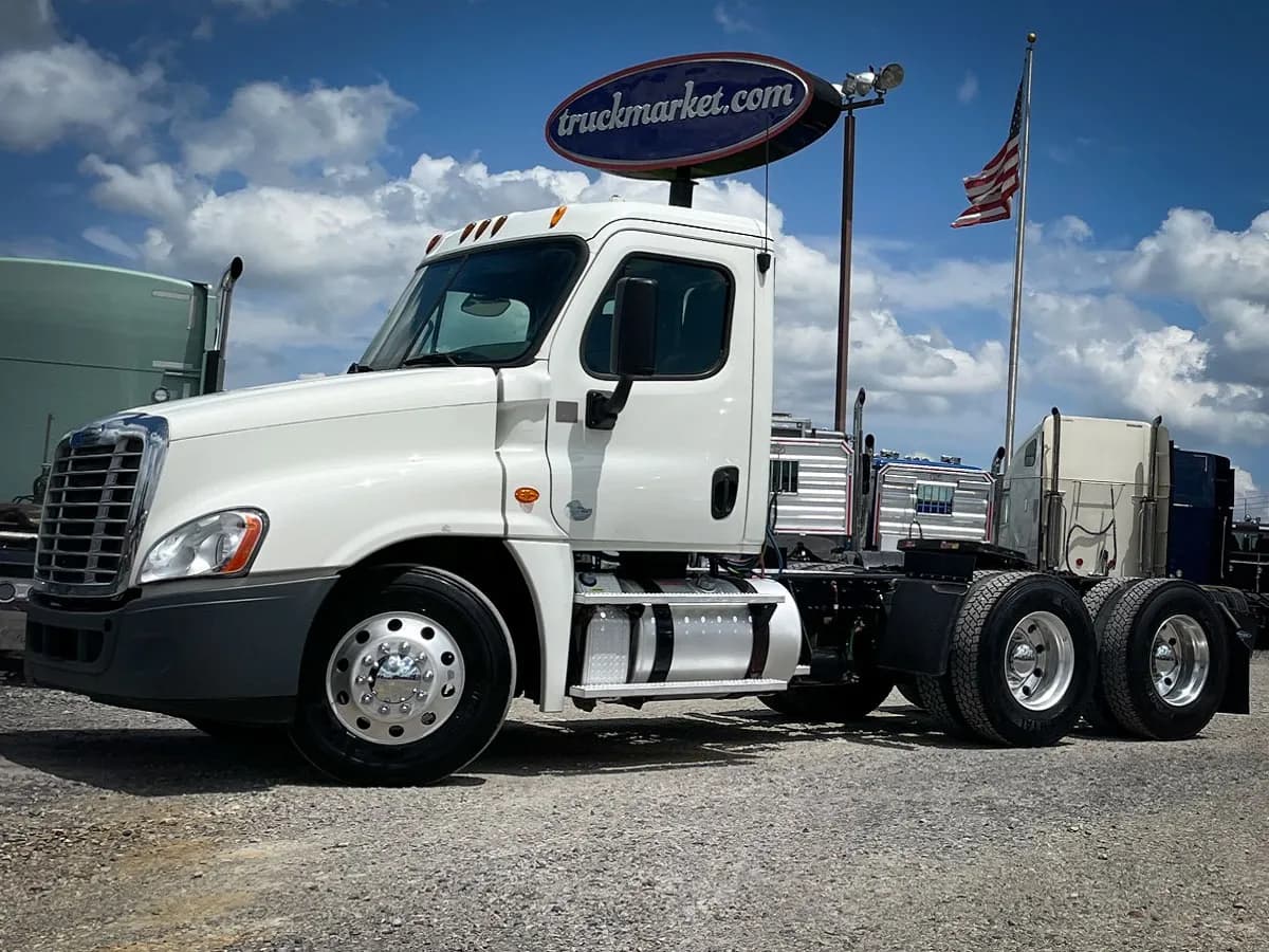 2014 Freightliner Cascadia - Day Cab
