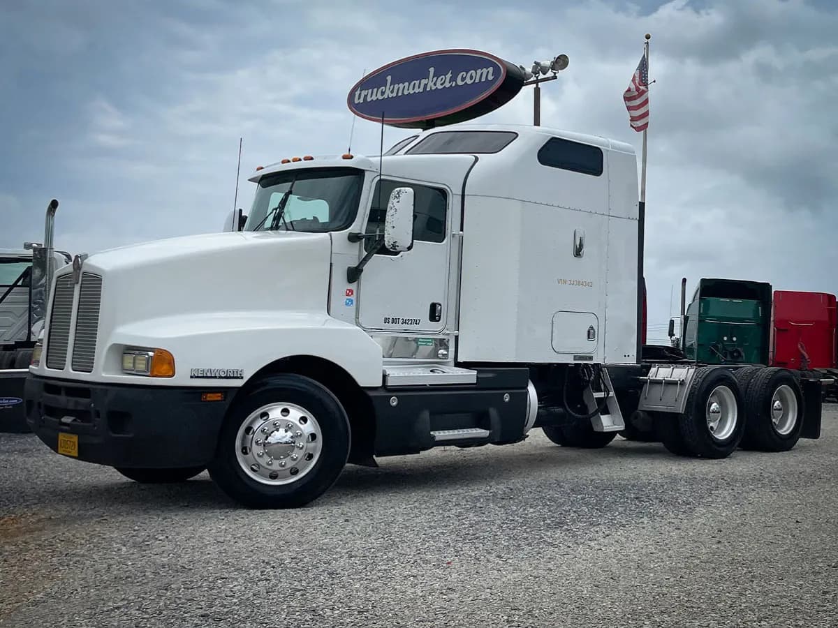 2003 Kenworth T600 - Sleeper