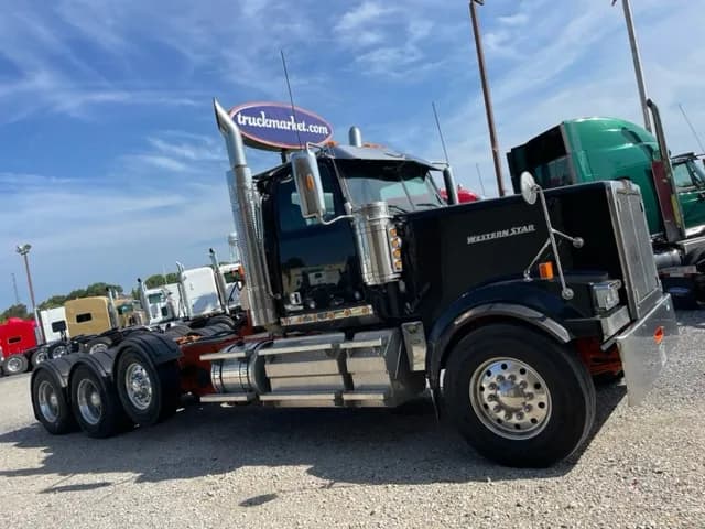 2022 Western Star 4900EX TRI - Day Cab