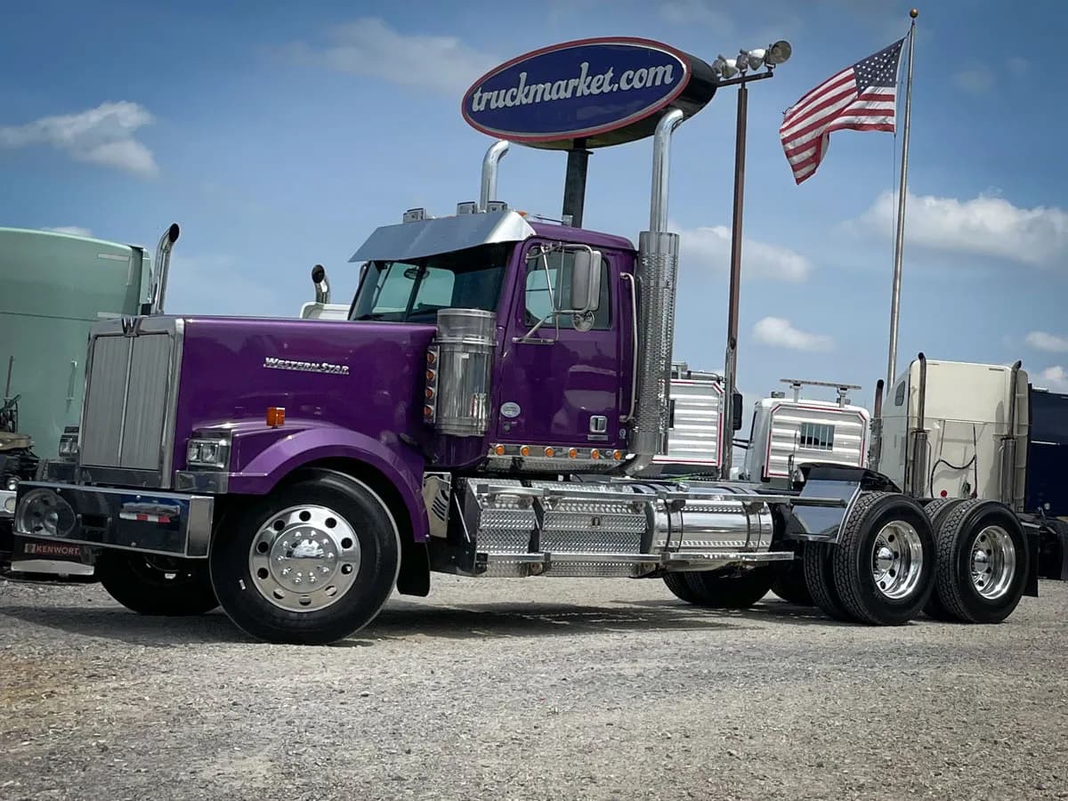 2019 Western Star 4900EX - Day Cab