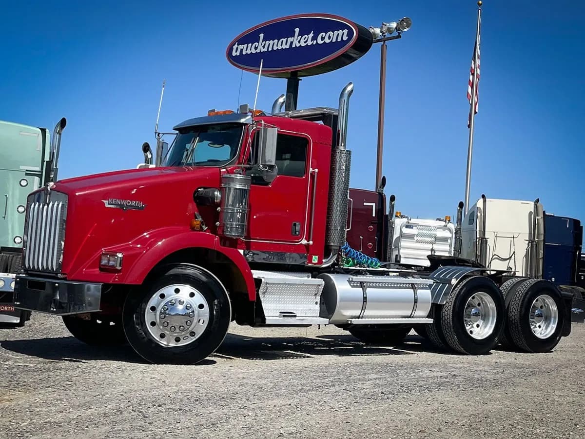 2007 Kenworth T800 - Day Cab