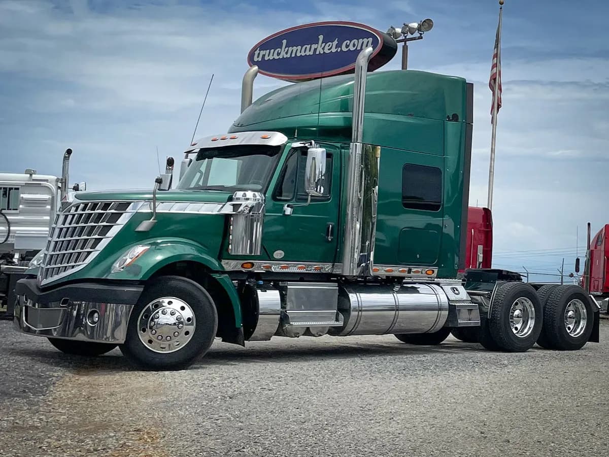 2016 International LONESTAR - Sleeper