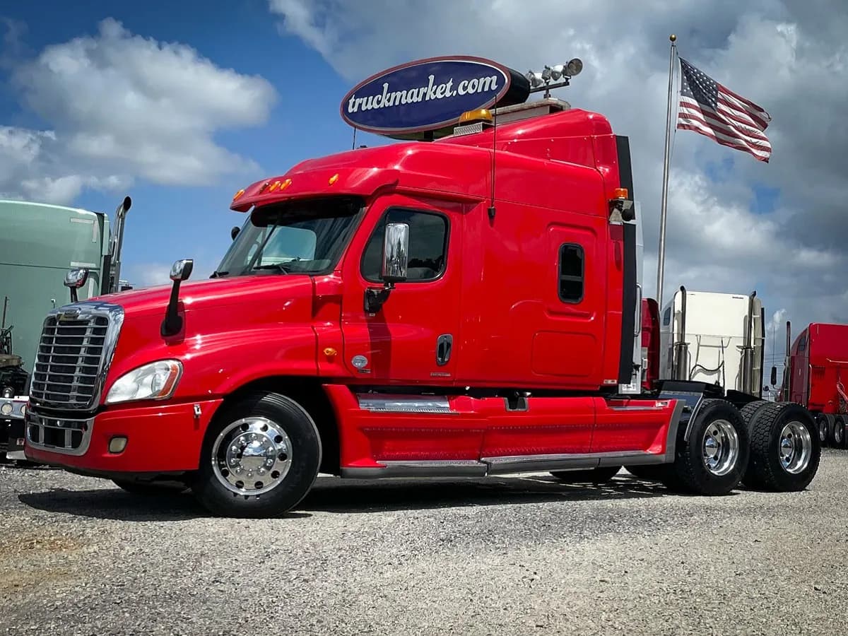 2012 Freightliner Cascadia - Sleeper
