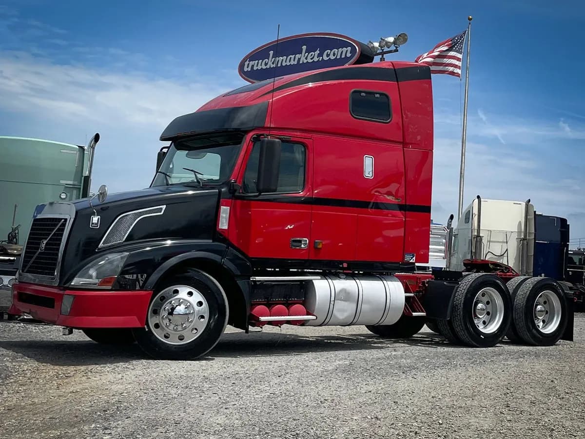 2007 Volvo VNL670 - Sleeper