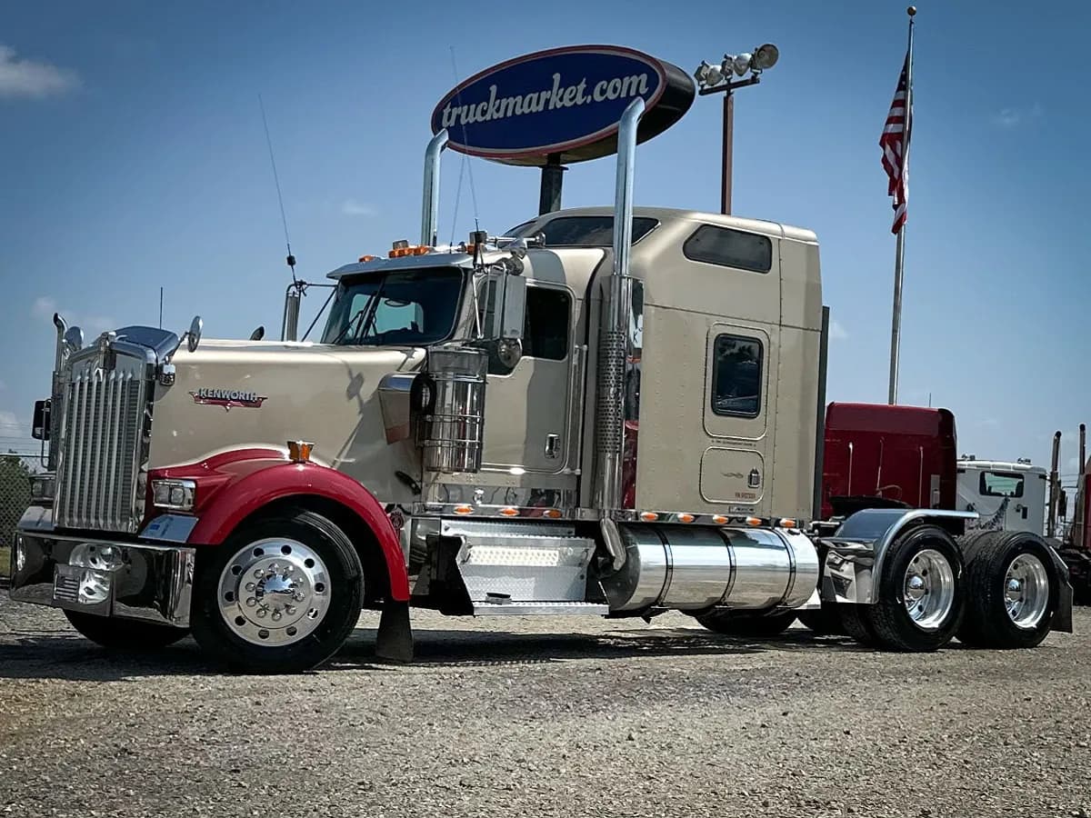 2005 Kenworth W900L - Sleeper