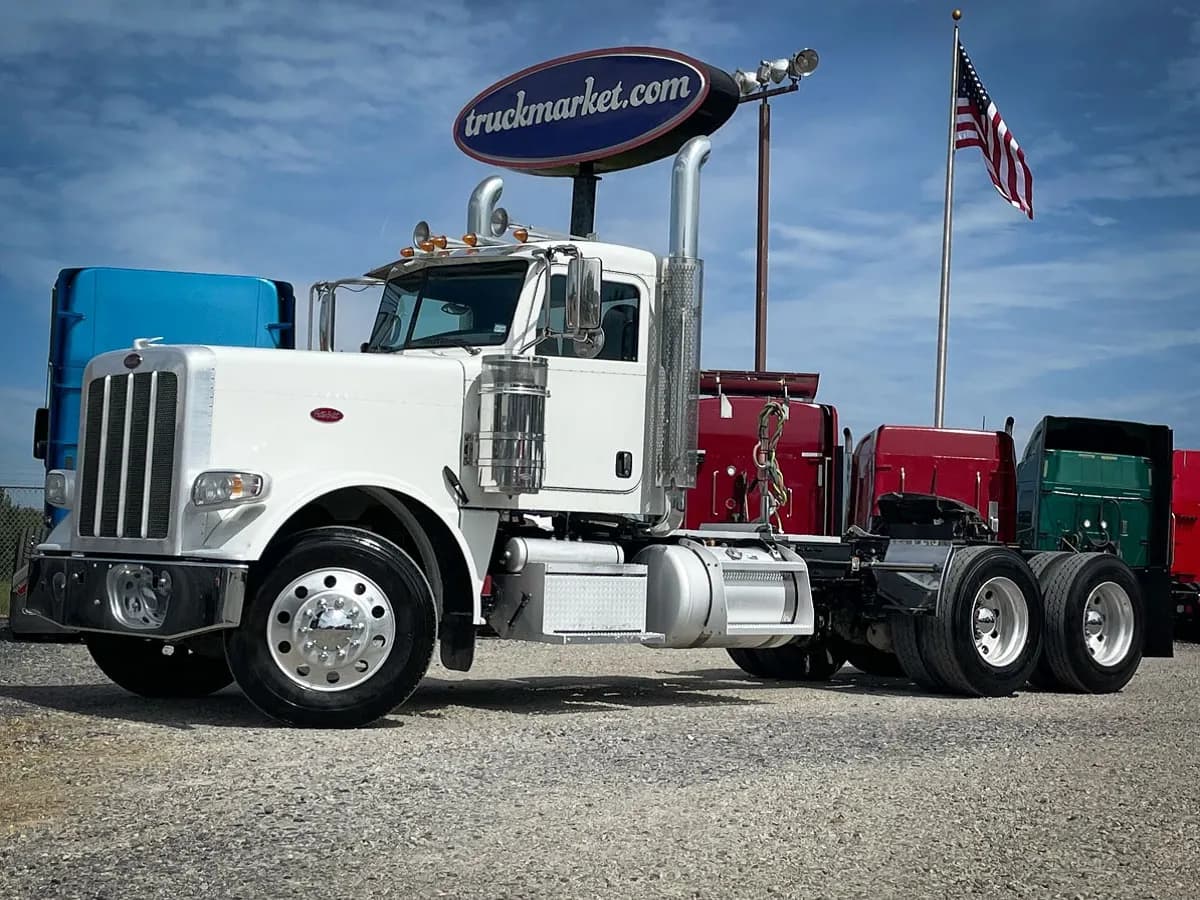 2022 Peterbilt 389 - Day Cab