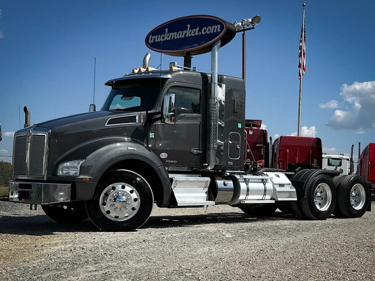 2020 Kenworth T880 - Sleeper