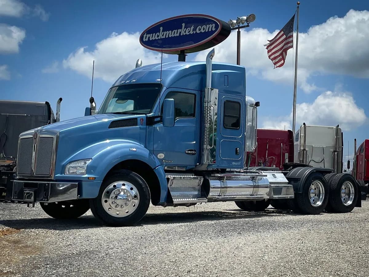 2016 Kenworth T880 - Sleeper