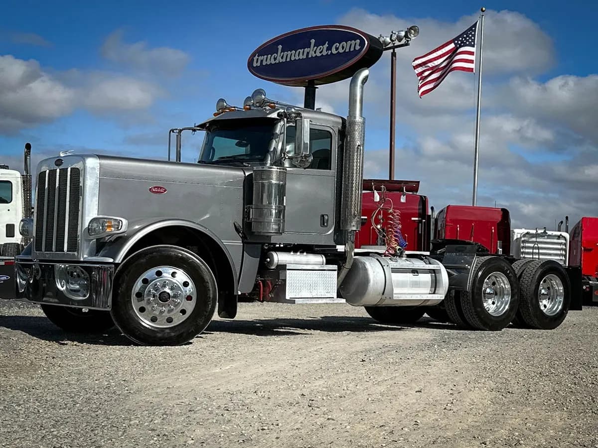 2020 Peterbilt 389 - Day Cab