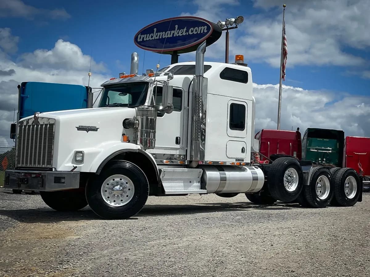 2009 Kenworth T800W TRI - Sleeper