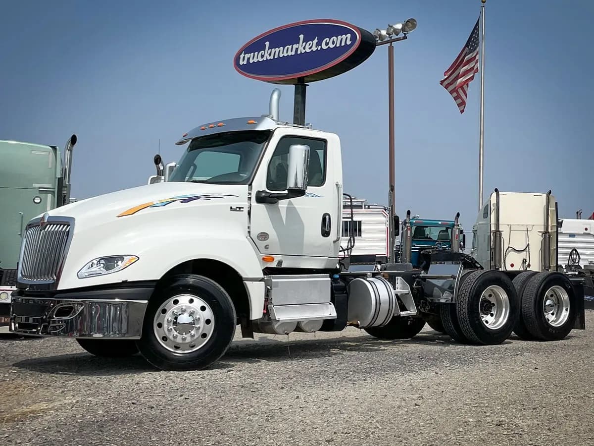 2018 International LT625 - Day Cab