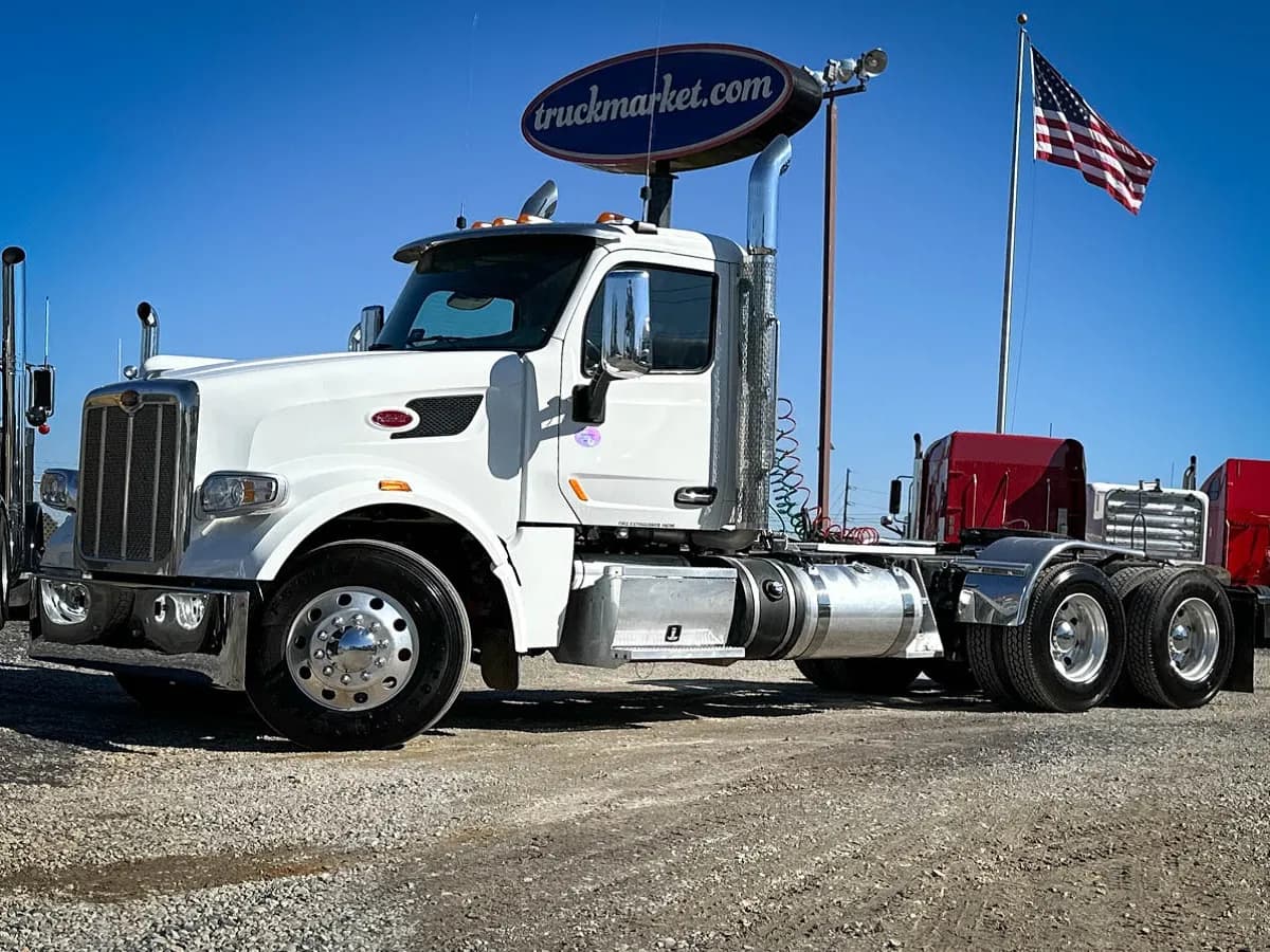 2020 Peterbilt 567 - Day Cab