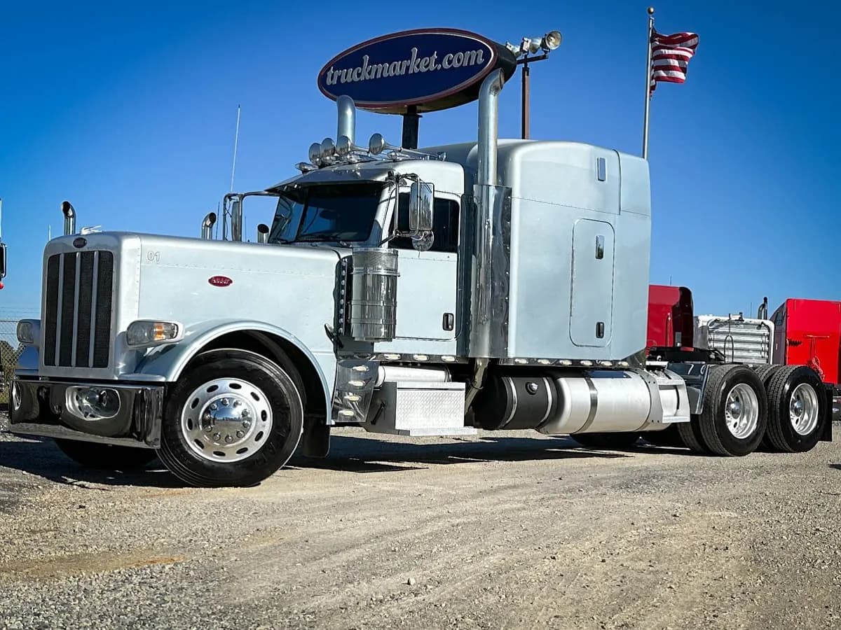 2017 Peterbilt 389 - Sleeper