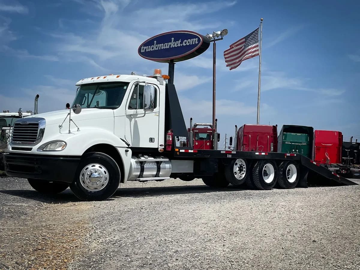 2009 Freightliner Columbia - Tow