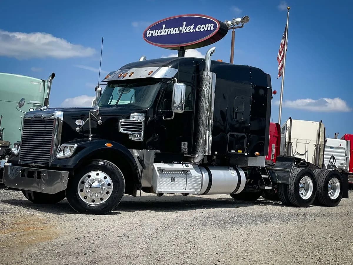 2018 Freightliner Coronado - Sleeper