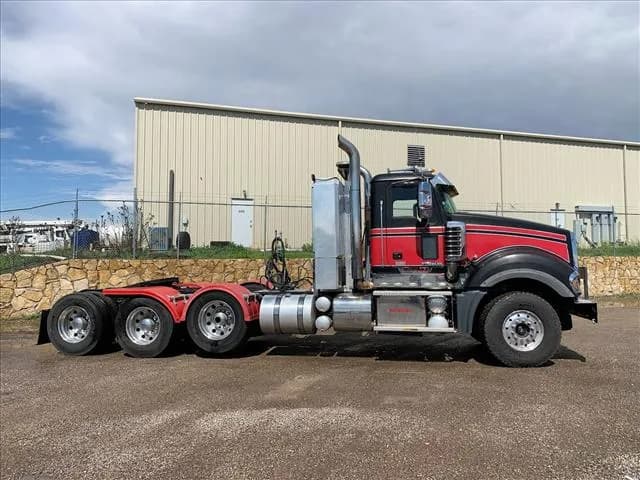 2015 Mack TITAN TRI - Day Cab
