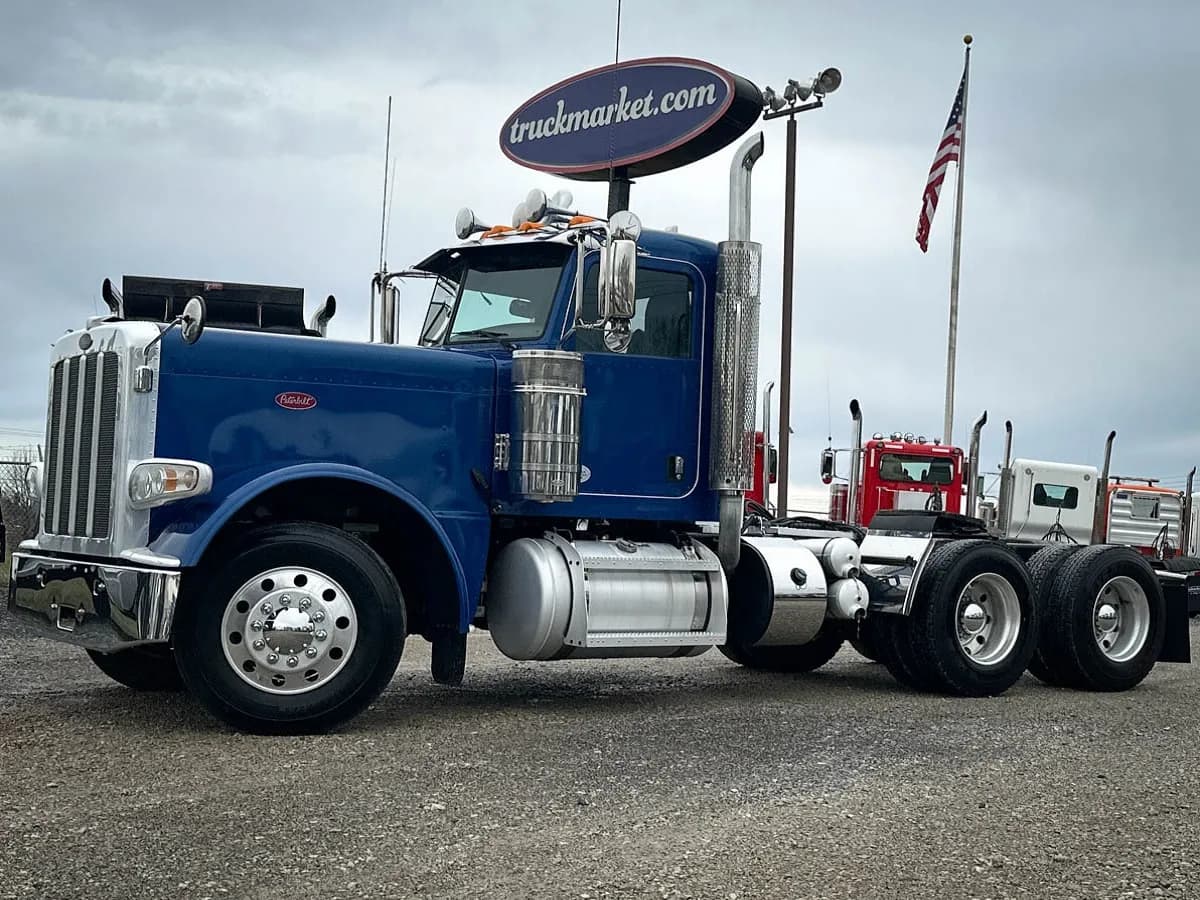2018 Peterbilt 389 - Day Cab