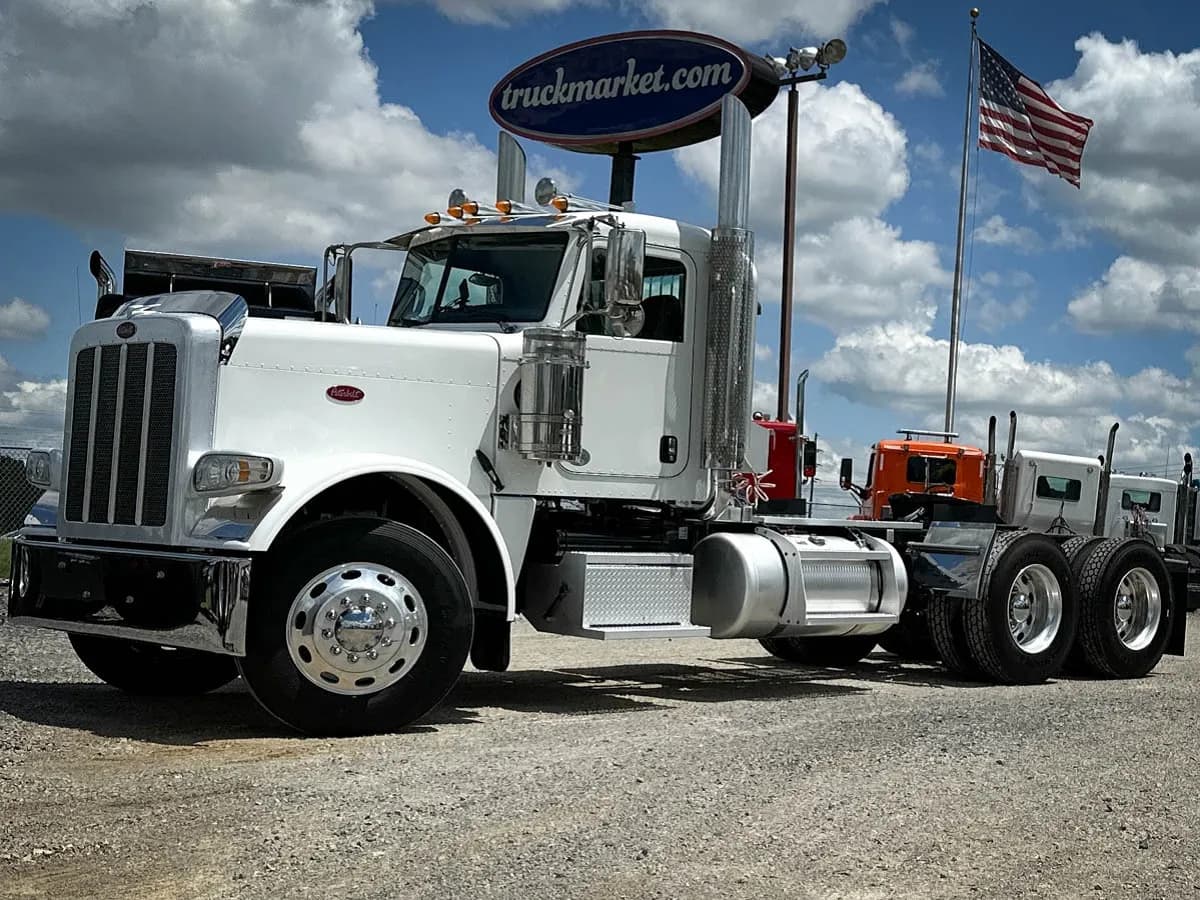 2018 Peterbilt 389 - Day Cab