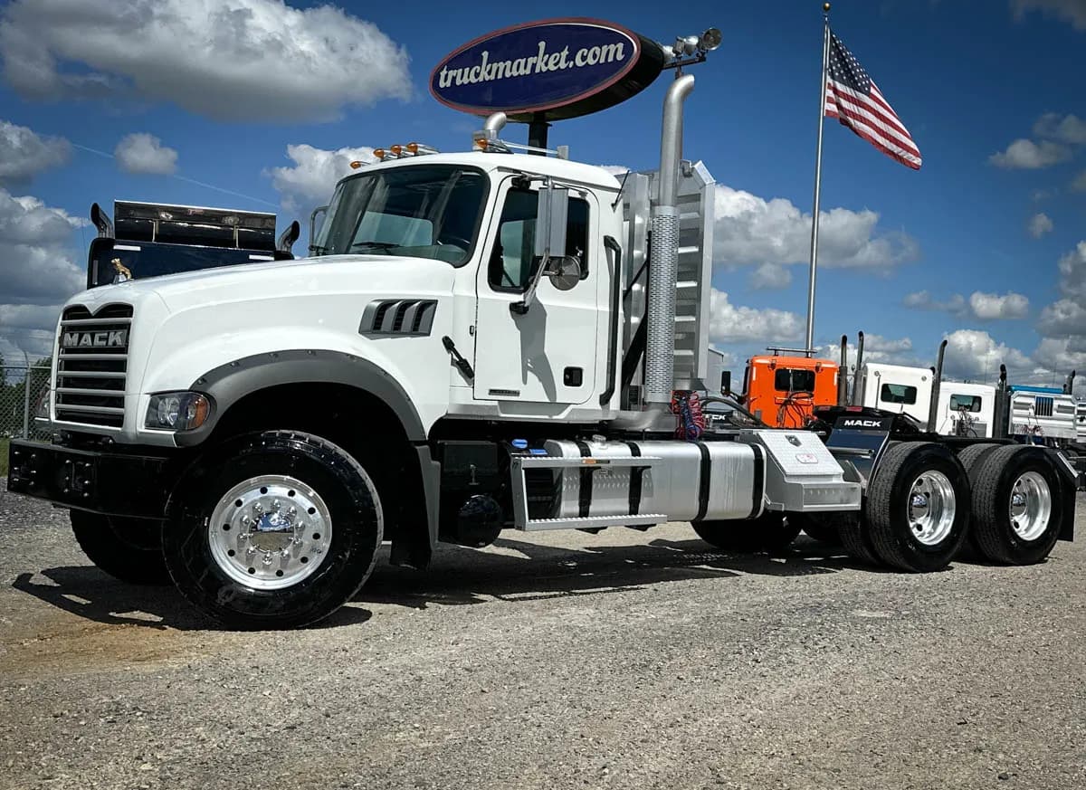2023 Mack GRANITE - Day Cab