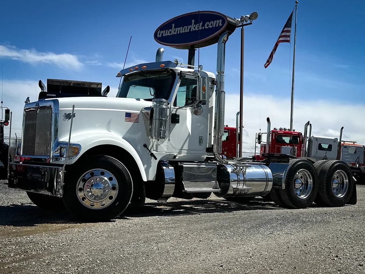 2017 International 9900i - Day Cab