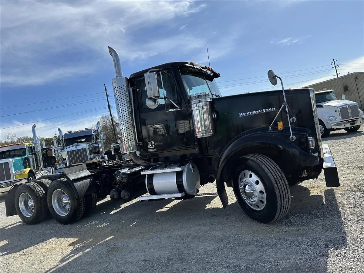 2017 Western Star 4900 - Glider Kit Trucks