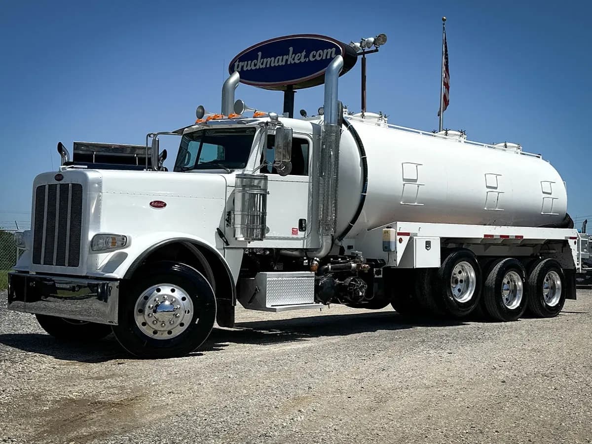 2019 Peterbilt 389 TRI - Tanker
