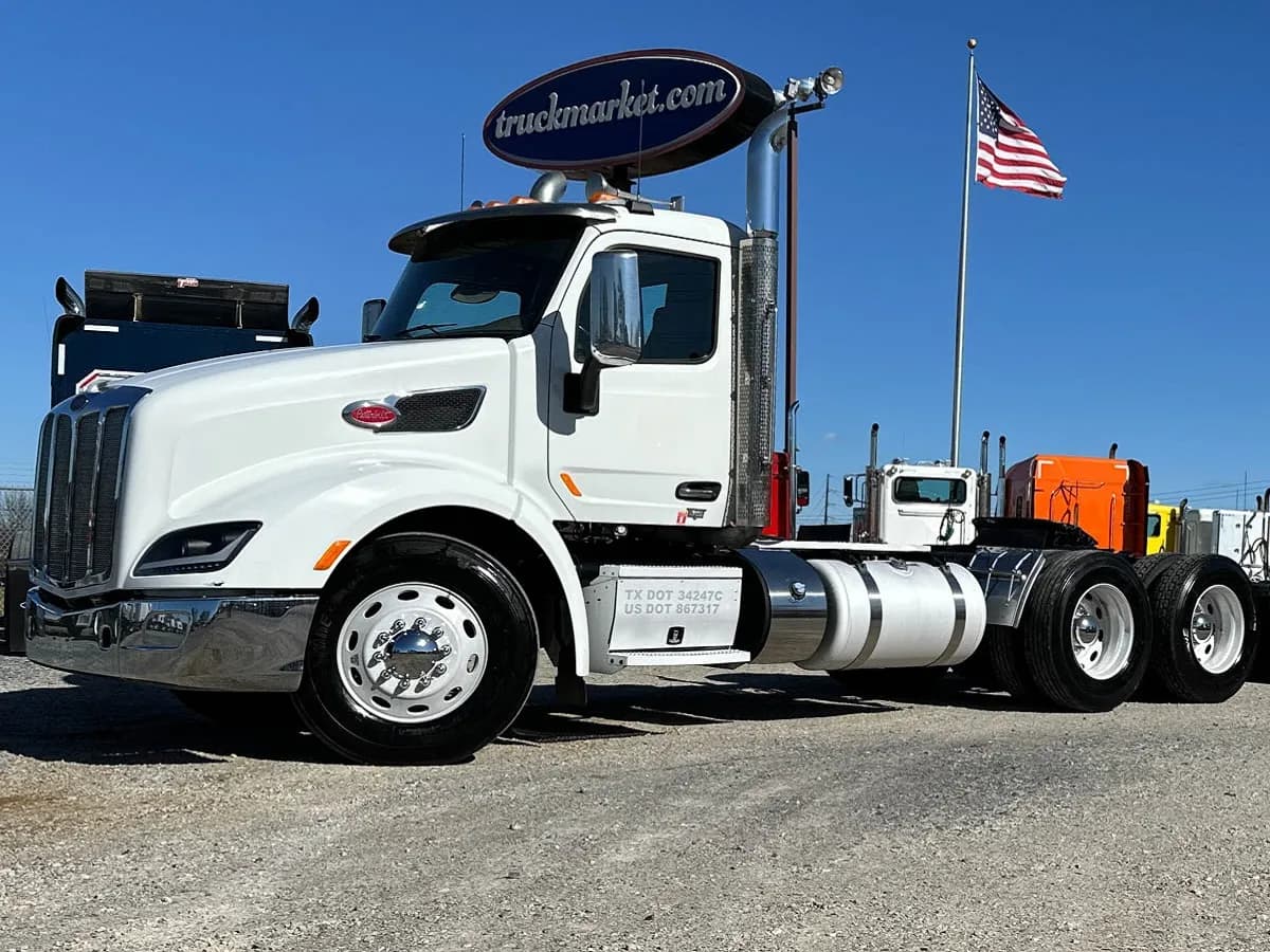 2017 Peterbilt 579 - Day Cab