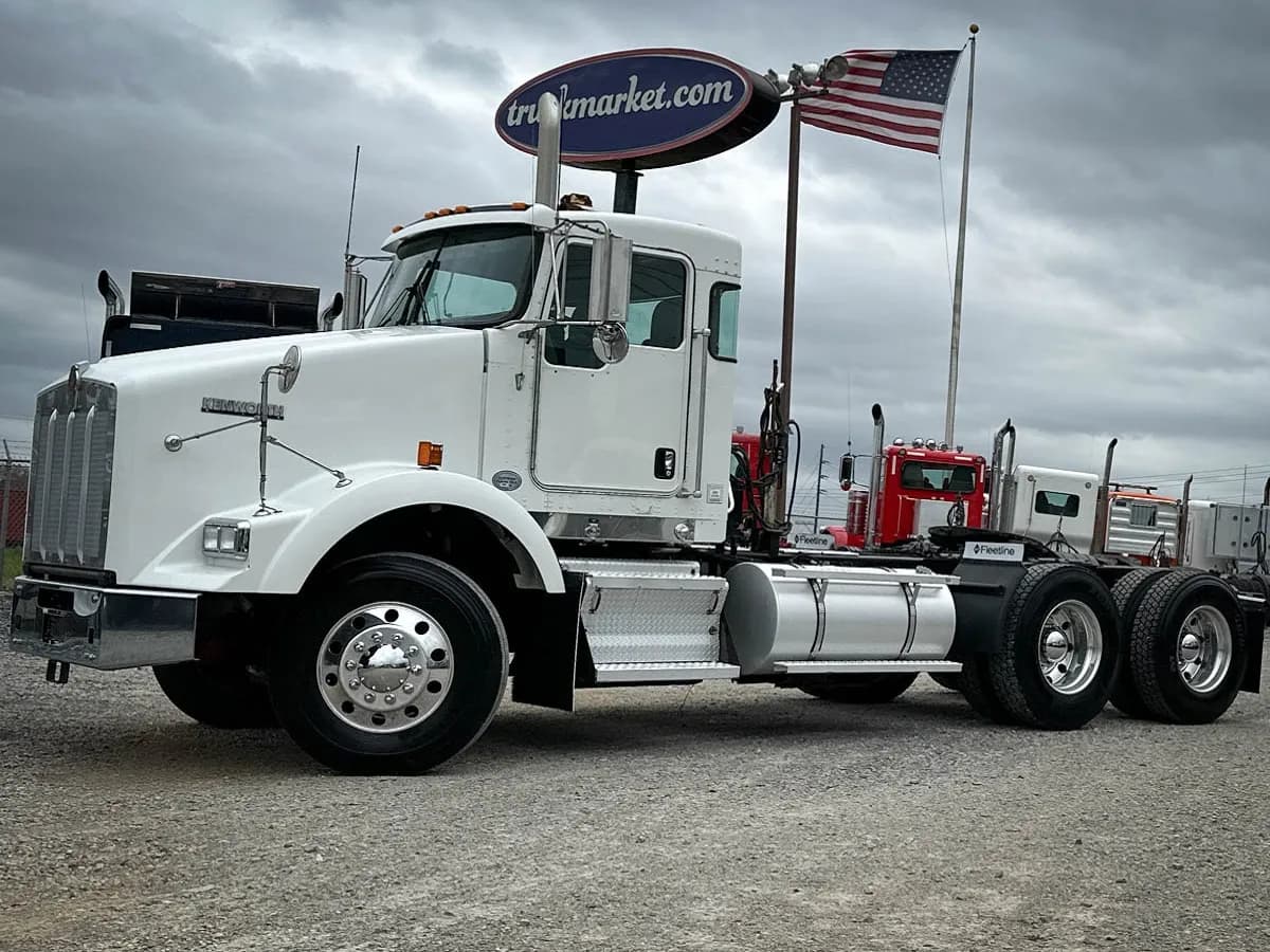 2016 Kenworth T800 - Day Cab