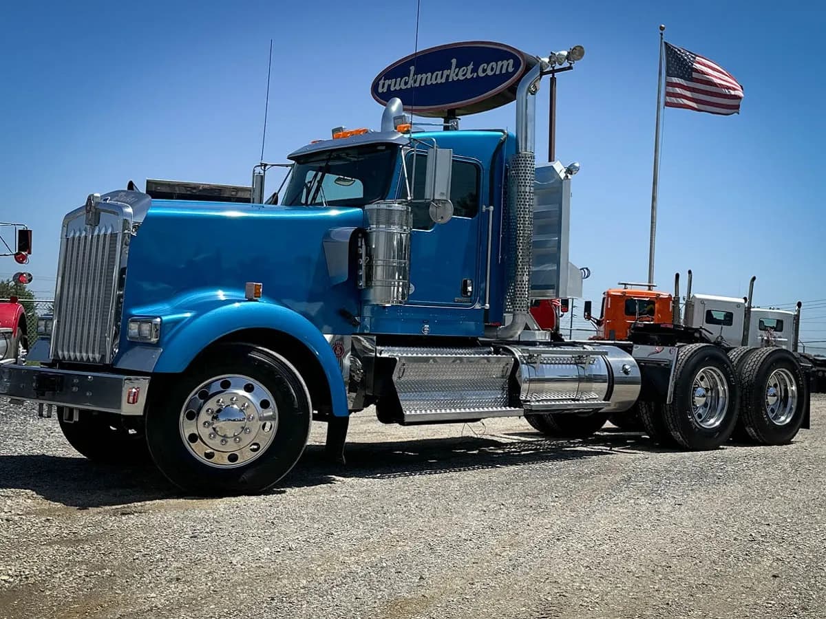 2019 Kenworth W900L - Day Cab