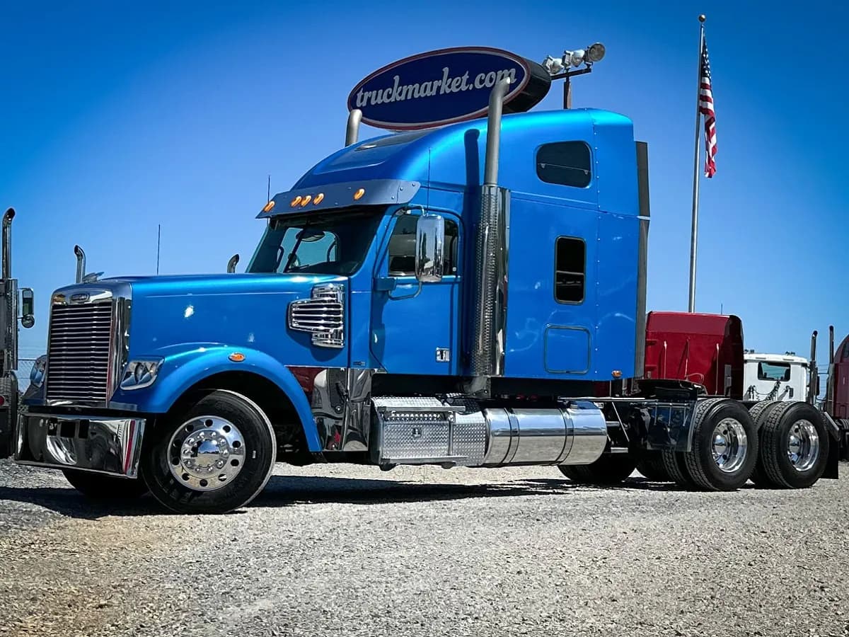 2011 Freightliner Coronado - Sleeper