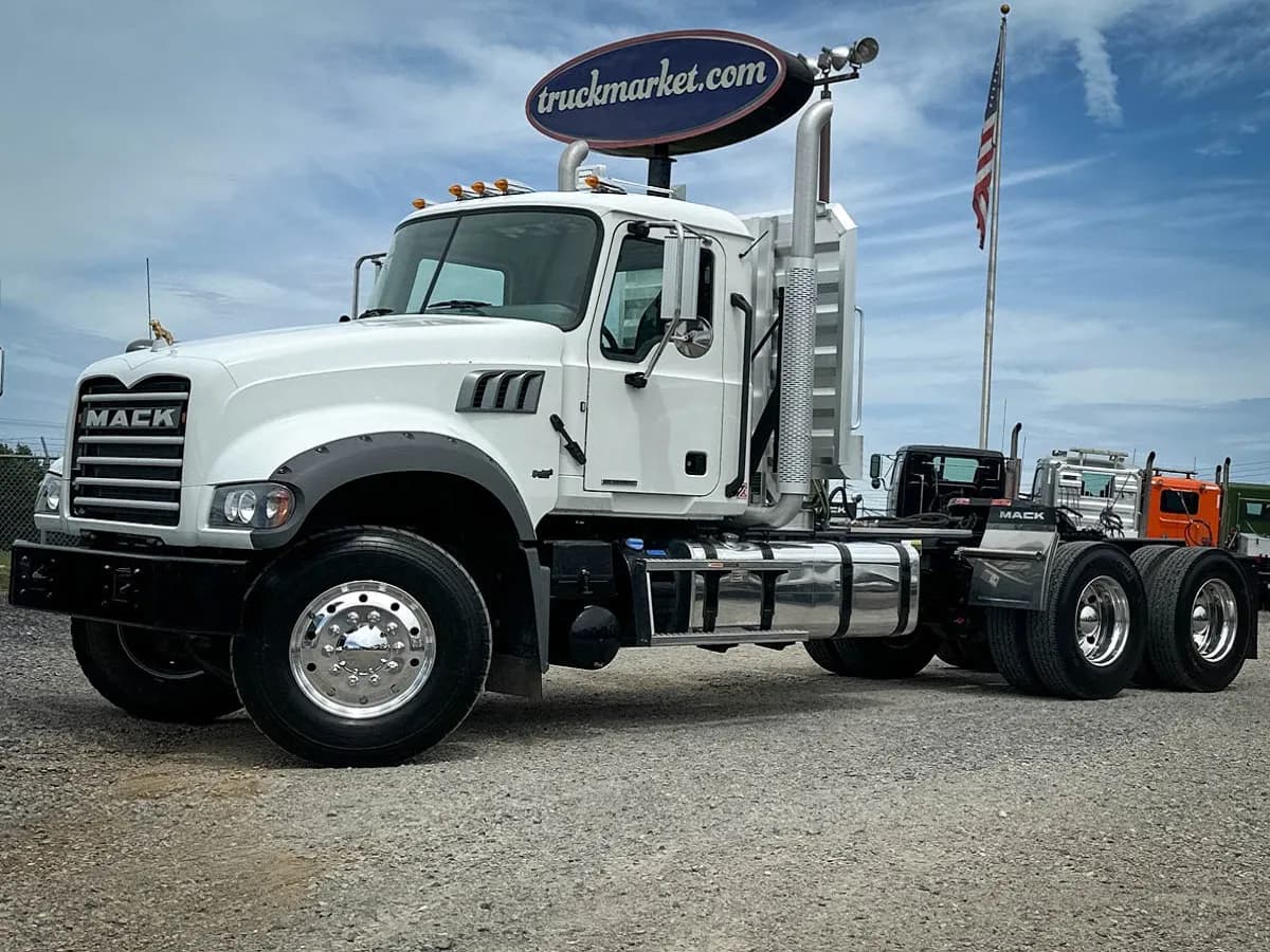 2023 Mack GRANITE - Day Cab