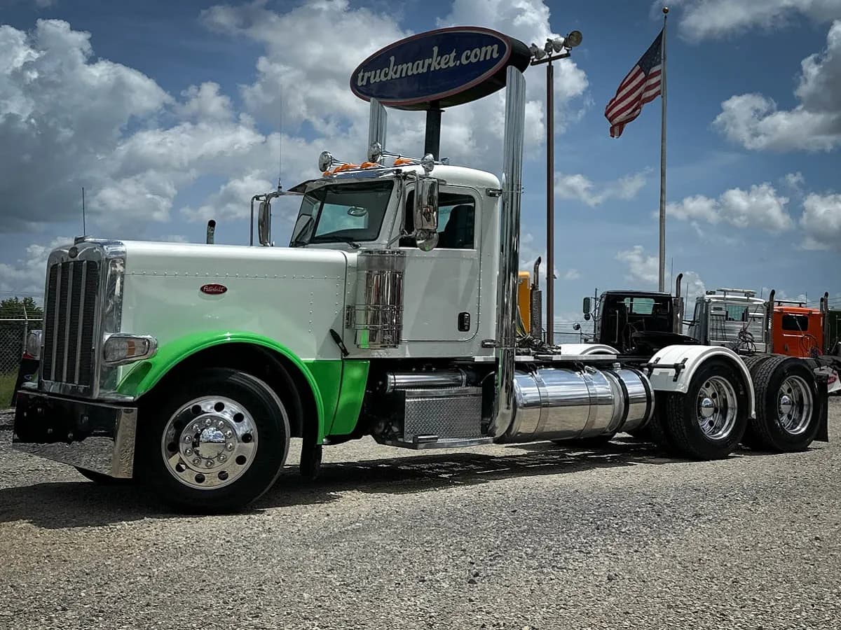 2015 Peterbilt 389 - Glider Kit Trucks