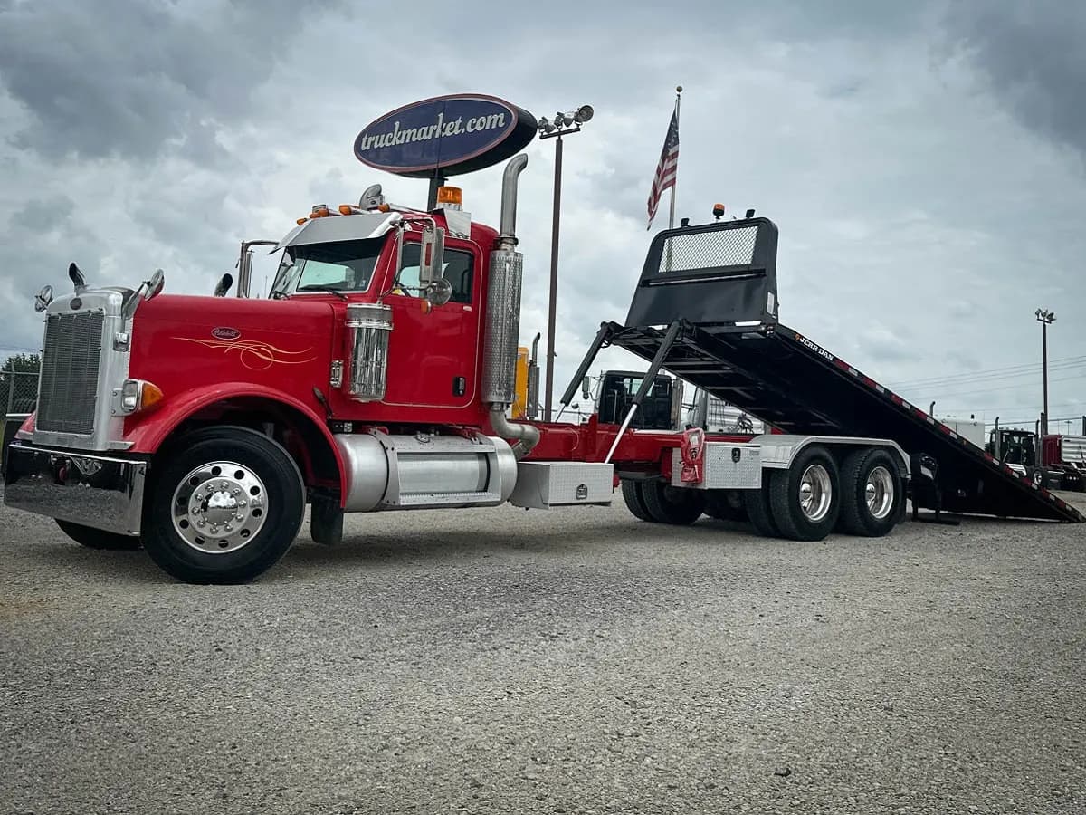 2005 Cat 379 - Tow
