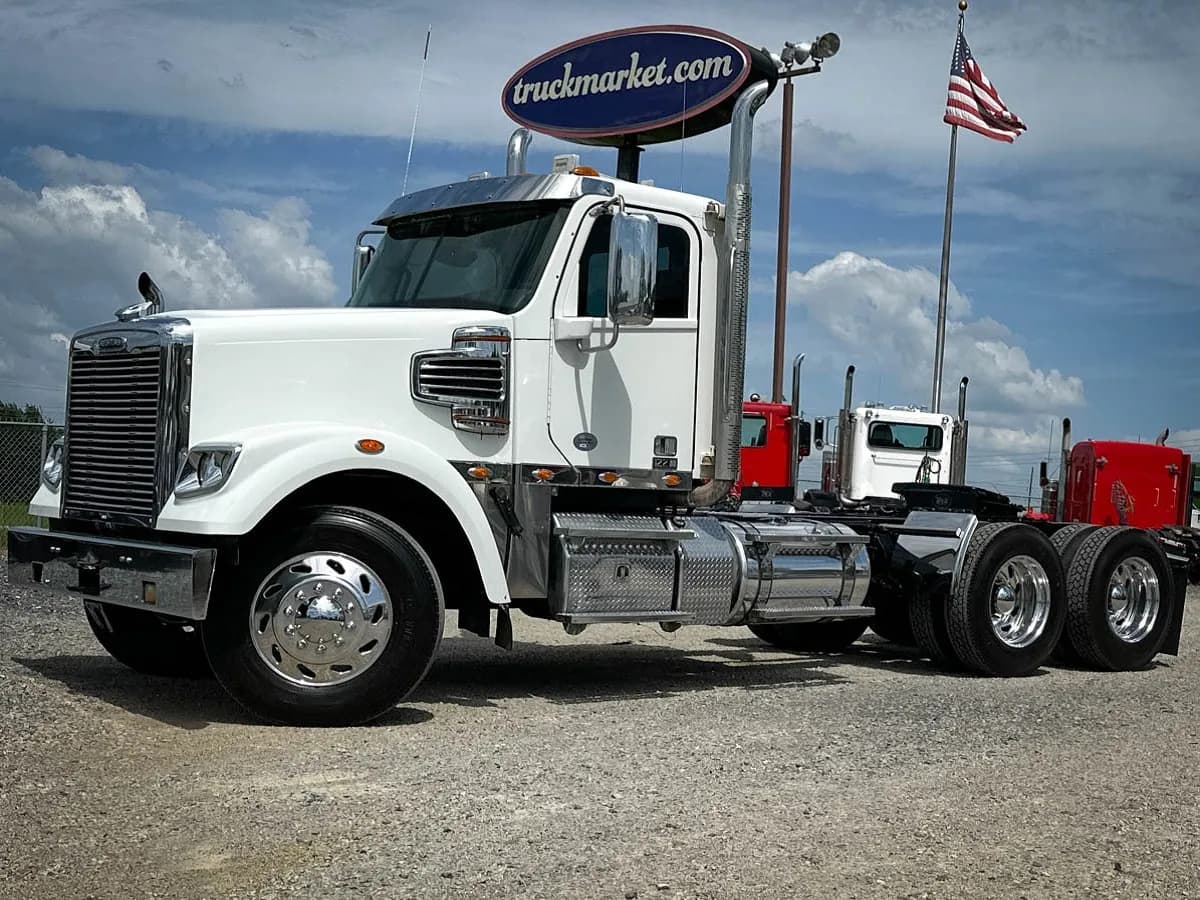 2019 Freightliner Coronado - Day Cab