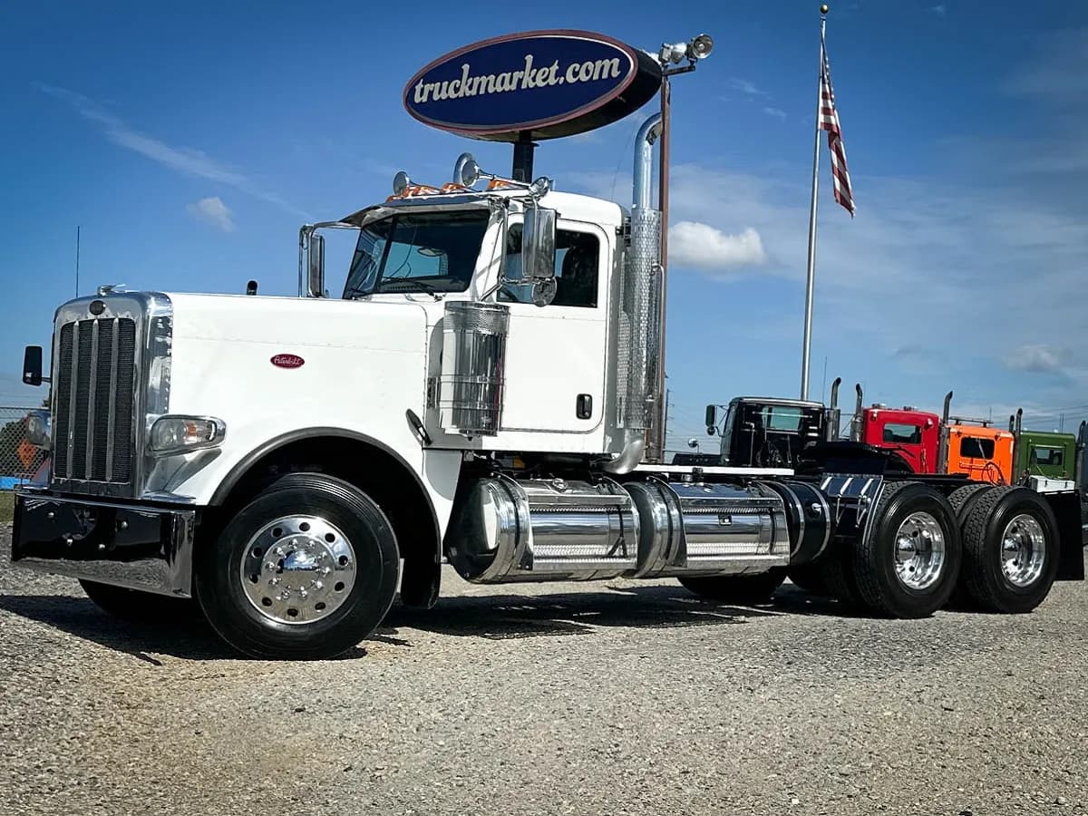 2018 Peterbilt 389 - Day Cab
