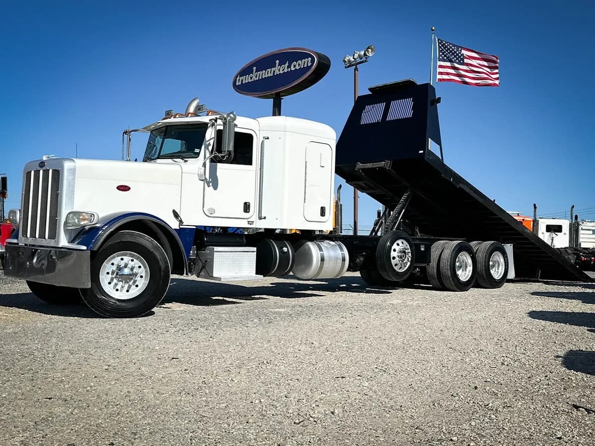 2013 Peterbilt 388 TRI - Tow