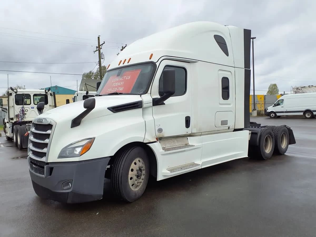 2020 Freightliner NEW - Day Cab