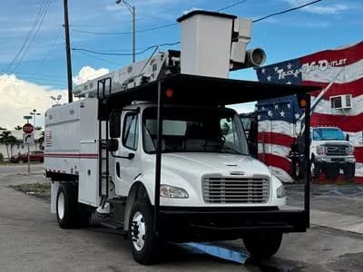 2016 Freightliner M2-106 - Chipper Trailers / Chipper Trucks