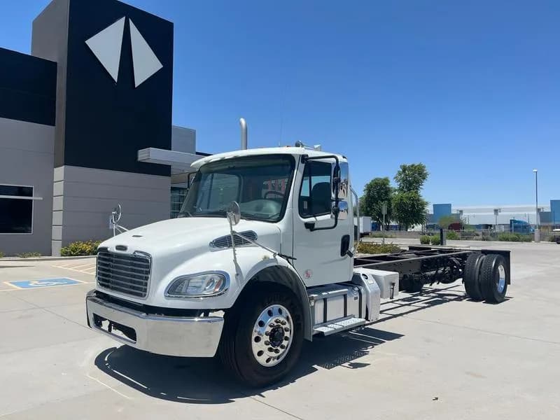 2019 Freightliner M2 106 - Day Cab