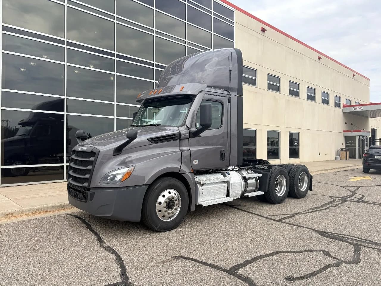 2022 Freightliner Cascadia - Day Cab