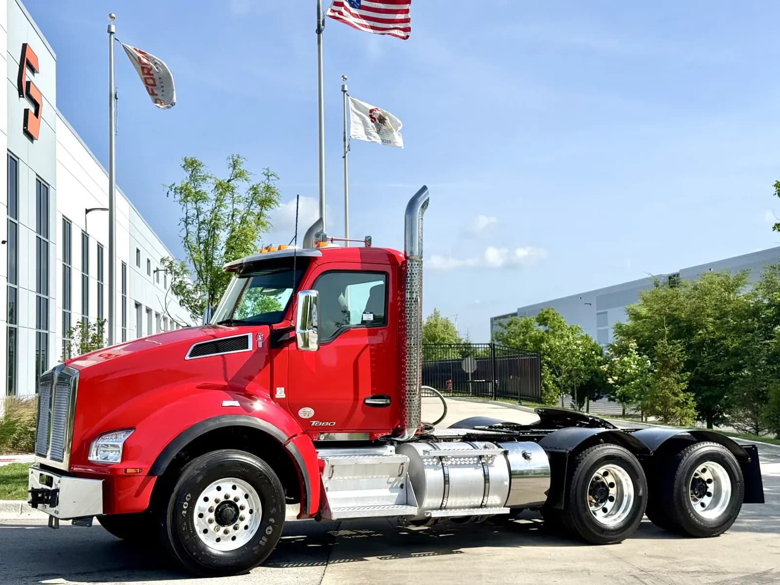 2022 Kenworth T880 - Day Cab