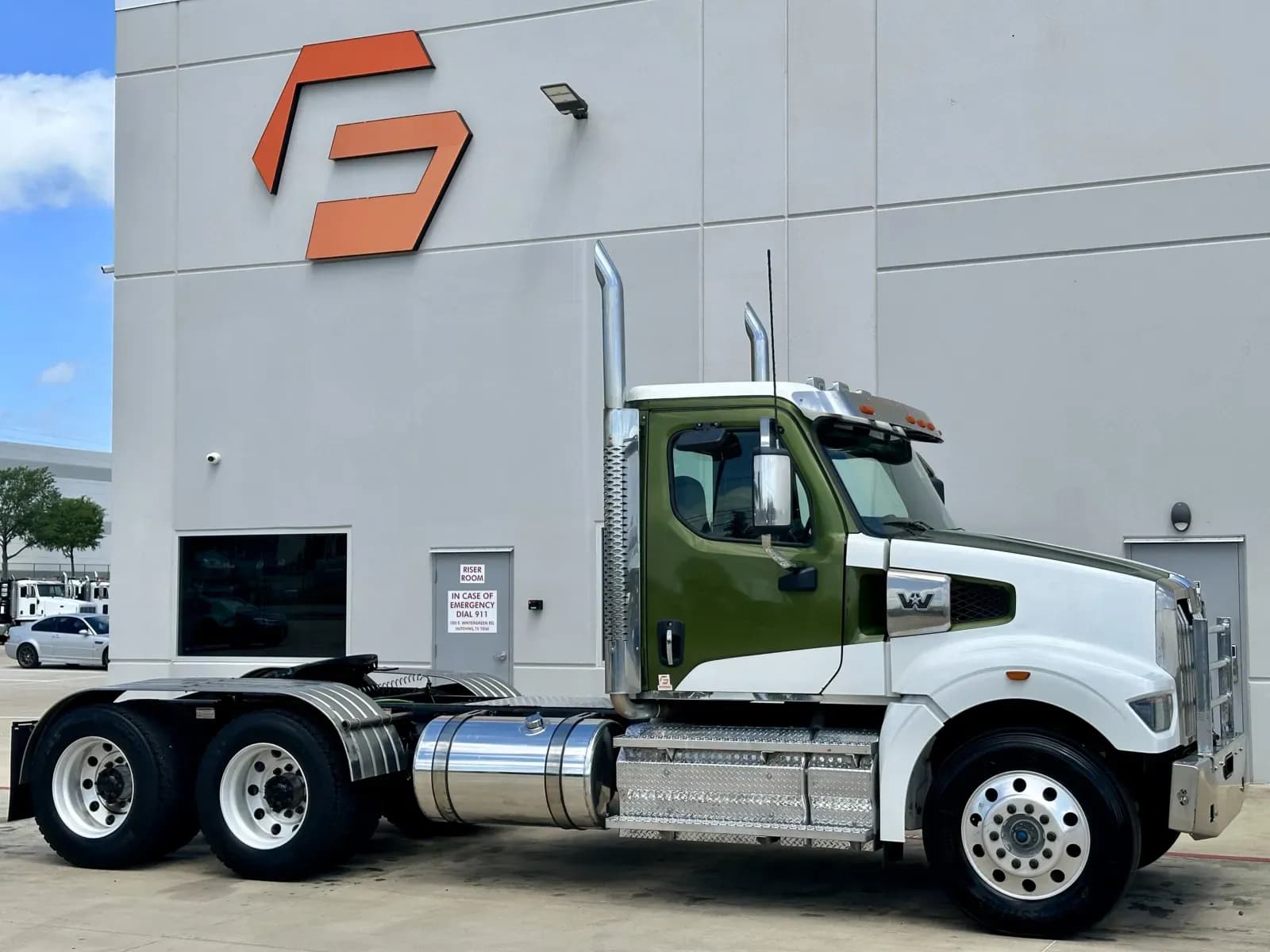 2023 Western Star 4900 - Day Cab
