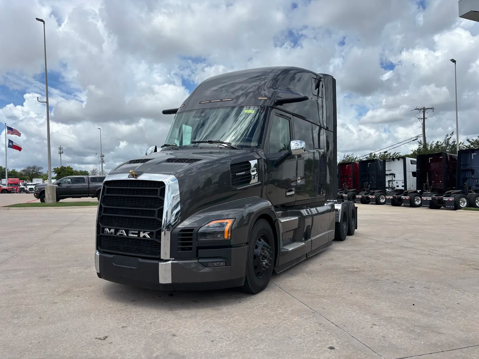 2027 Mack PR64T76H - Sleeper